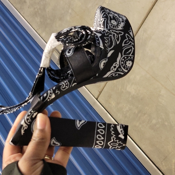 Black Bandana Platform Heels & Matching Face Mask - Picture 9 of 10